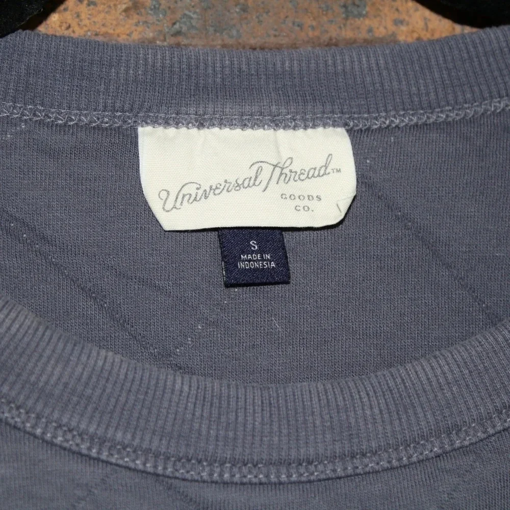 Universal Thread quilted oversized sweater, size small